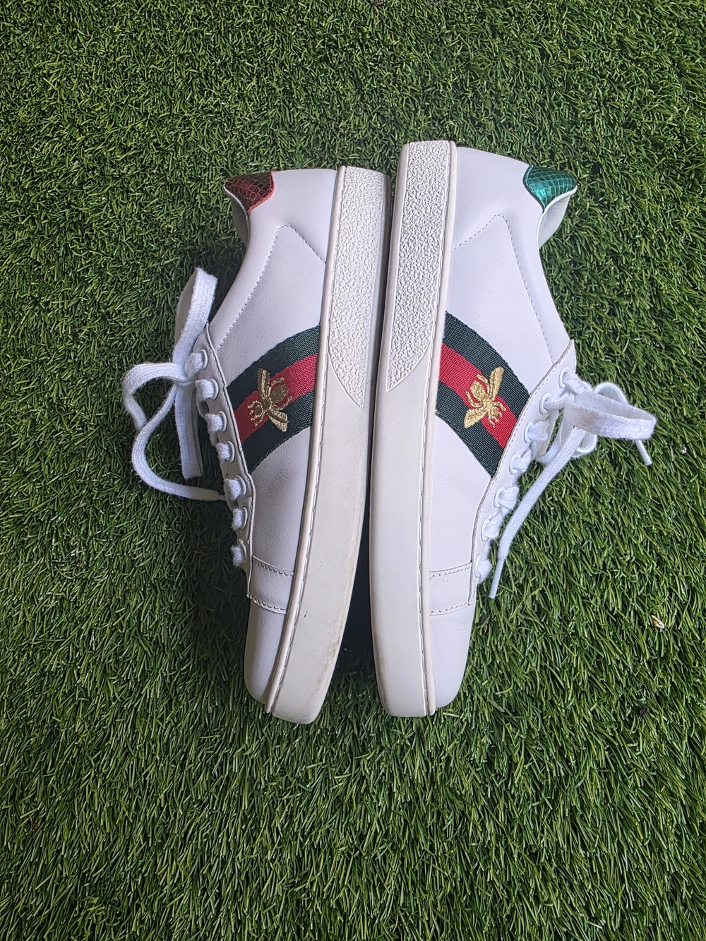 Gucci White Low-Top Sneakers with Green and Red Stripe Accent - Picture 3 of 8